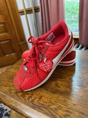 New Nike Cortez Valentines Day Heart Sneaker Shoes Size 5.5Y / 7 W